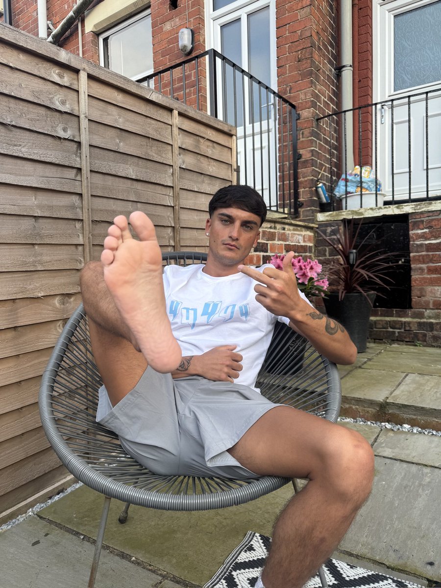 HarveyM4STER's tweet photo. This sweaty sole has full control over that goon addicted mind😈 https://t.co/HwpYELPgLg