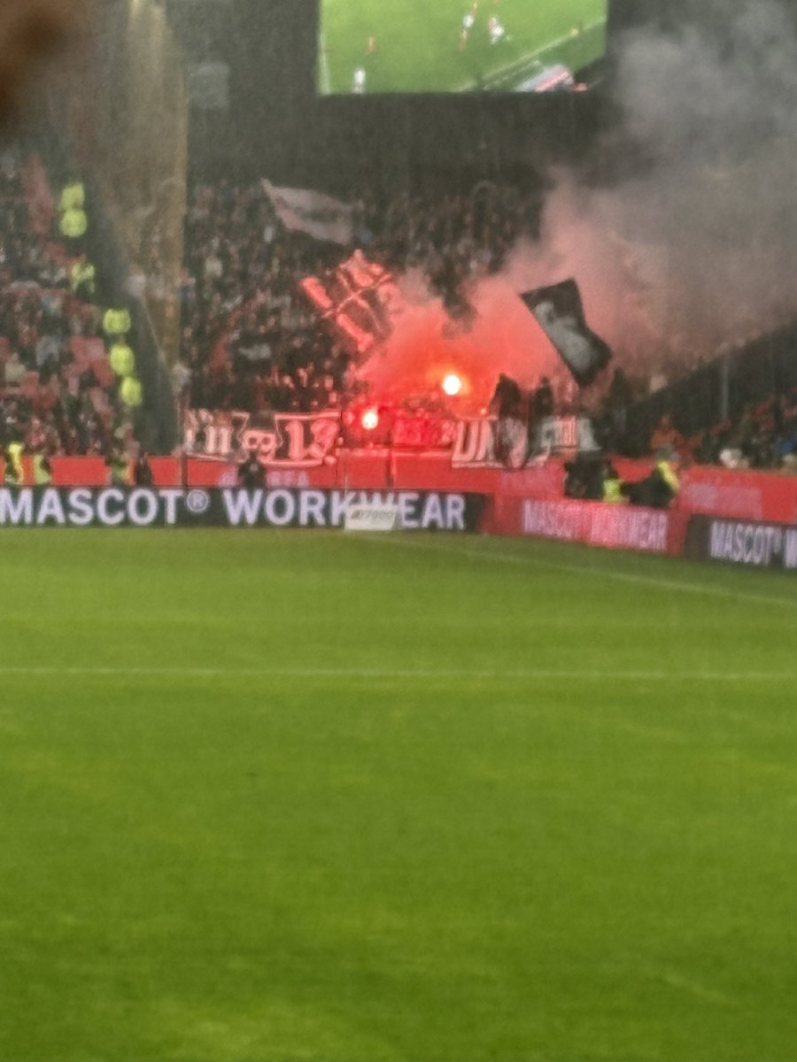 jonask1908's tweet photo. Dette var VAR-straffe😂😂😂 Jævla fittetryner, null selvrespekt https://t.co/9HpnWbA7Q1