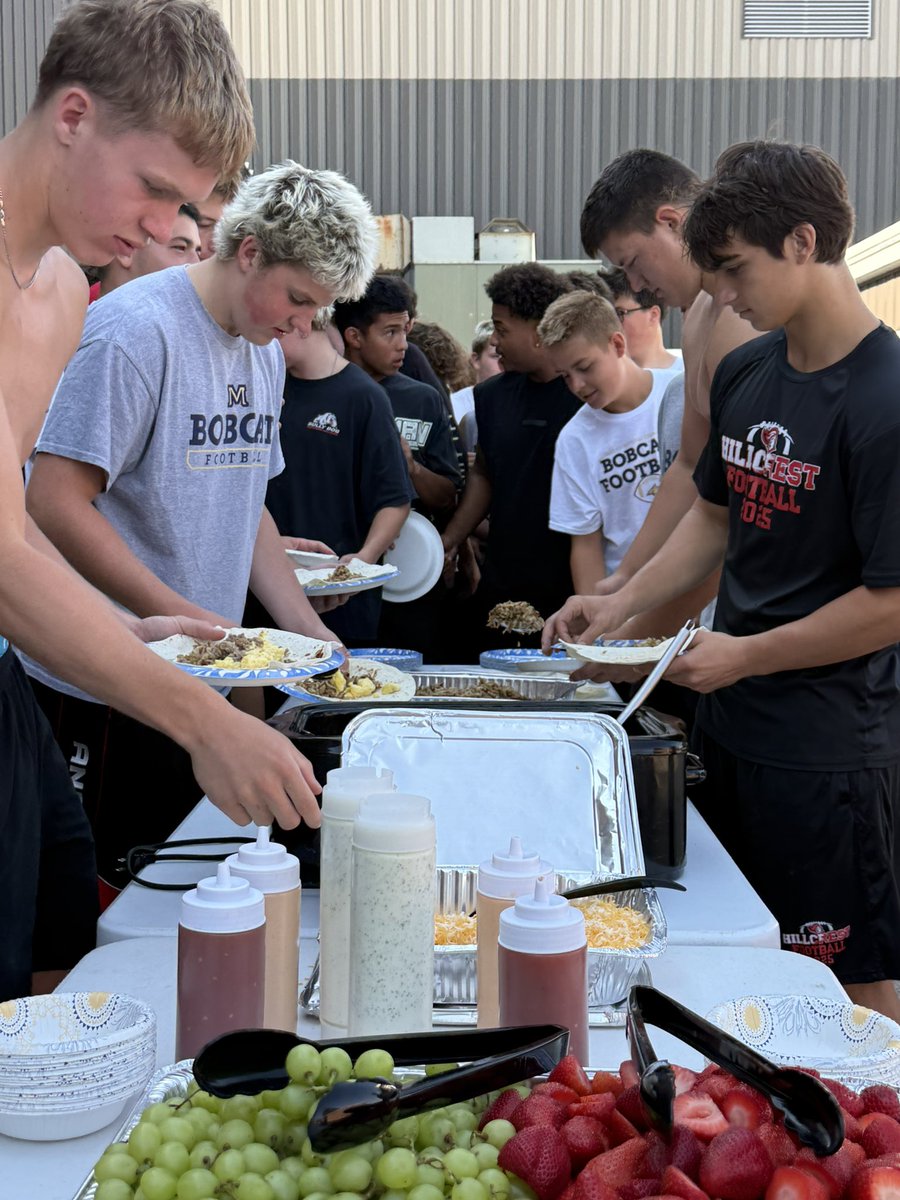 GavinAllen_2027's tweet photo. That’s a wrap on summer practice! Team feed and my first night surfing! Fall camp starts in a week and only 4 Fridays until kickoff!!
#mindbodyteam #balance #hsfootball #d1footballrecruit #classof2027 #oline #recruit https://t.co/MyDrp1bRWz