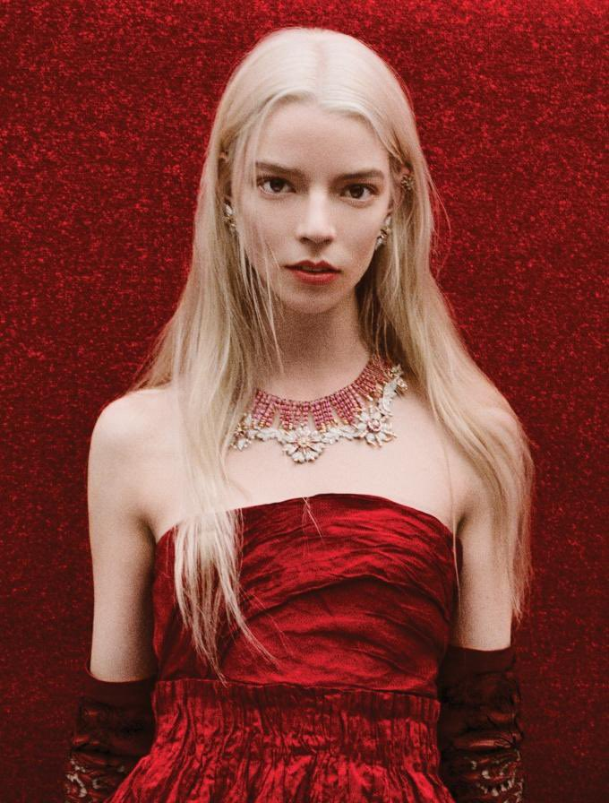 anyafolders's tweet photo. Anya Taylor-Joy says if they were to make a new version of Twilight she would play Alice Cullen:

"I don't think I'm a Bella. Maybe like an Alice. Yeah, that'd be fun. Jasper's cute." https://t.co/40f70Z1Gry