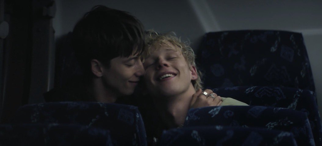 SLVTBURN's tweet photo. JUST SO HAPPY TO BE FREAKY AND GAY🤣🤣🤣🤣 https://t.co/FvCCfp5gMa
