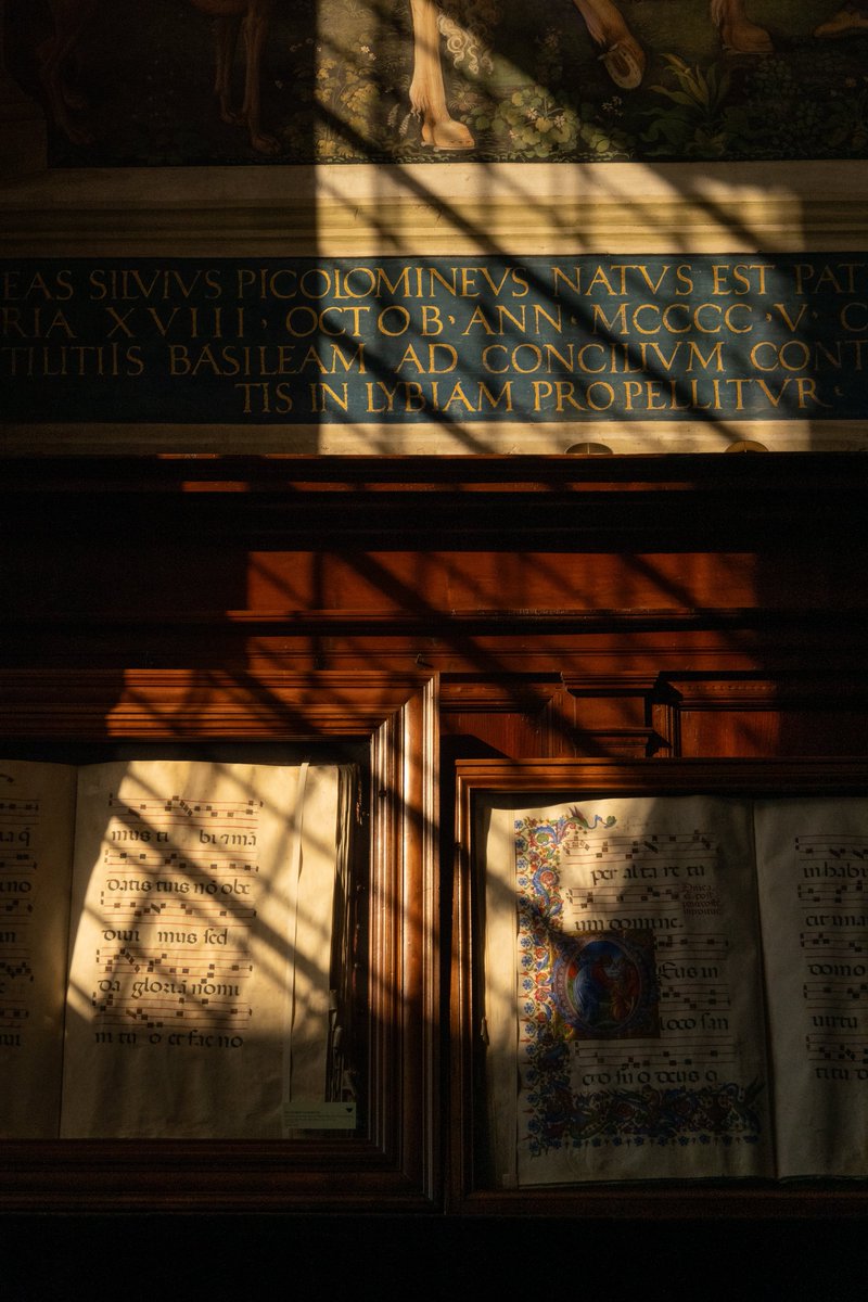 itsrapha83's tweet photo. I love the way sunlight enters the Cathedral of Siena https://t.co/CyRwMVTO7w