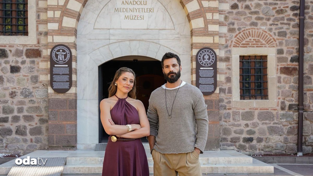dizianaIiz's tweet photo. Serkan Çayoğlu ve Sıla Türkoğlu, Go Türkiye’nin “The Knot: Gateway to Anatolia” adlı yeni mini dizisinde başrolleri paylaşacak.

Dizi, aynı üniversitede görev almak isteyen iki sanat tarihçisi Toprak ve Bahar’ın akademik rekabetle başlayan hikayesini konu alıyor. https://t.co/Kc9DlzHnjf
