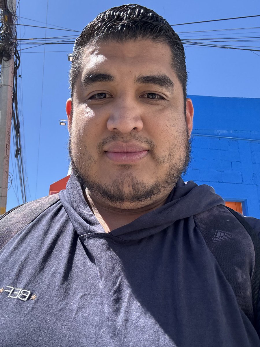 antonio_fronzak's tweet photo. @VazquezMuno Single de apizaco con 40 años de edad con gamss de pasar un momento increíble https://t.co/YtNrdiiWL7