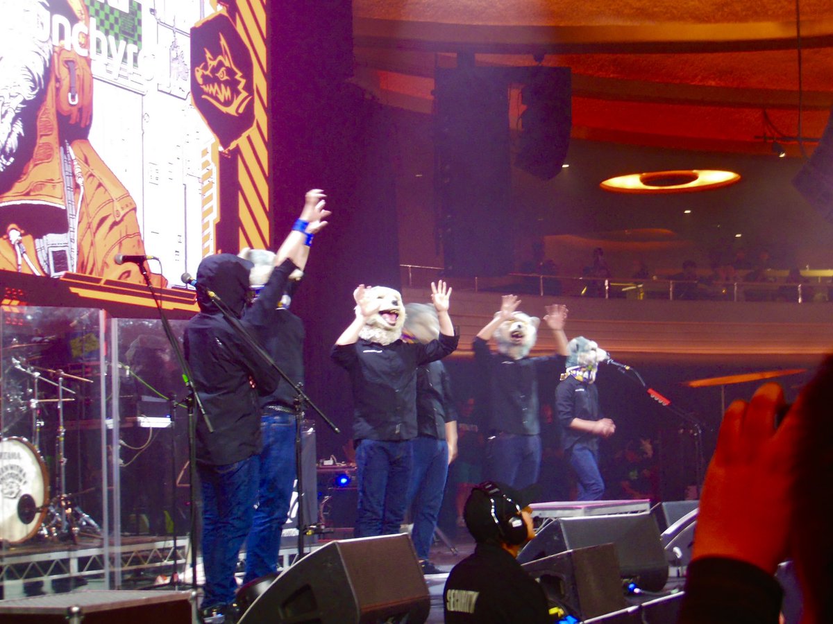 Queenie4ever's tweet photo. Went to @mwamjapan concert #internationalfriendshipday #sentisunday https://t.co/AEQa6ih9YR