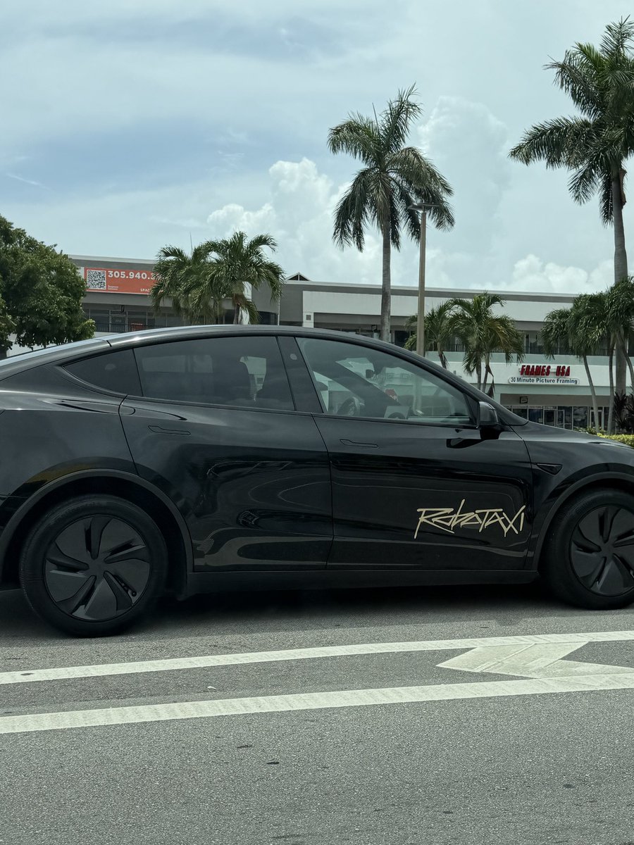 TeslaMaryland's tweet photo. @TeslaOwnersFL Well hello there @robotaxi https://t.co/OBbjWeN1QK