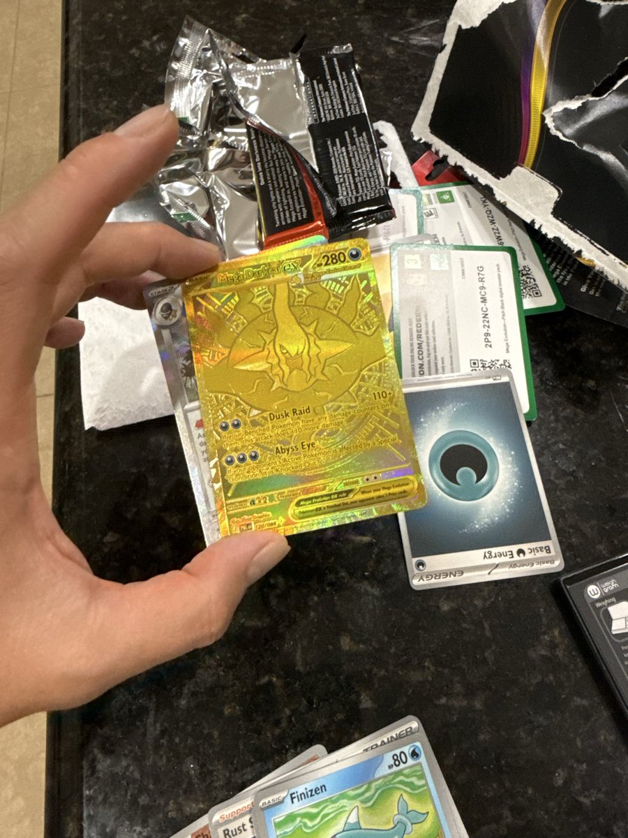 do69ieball's tweet photo. @StevenxTCG From blister pack https://t.co/IUeYAgma4c