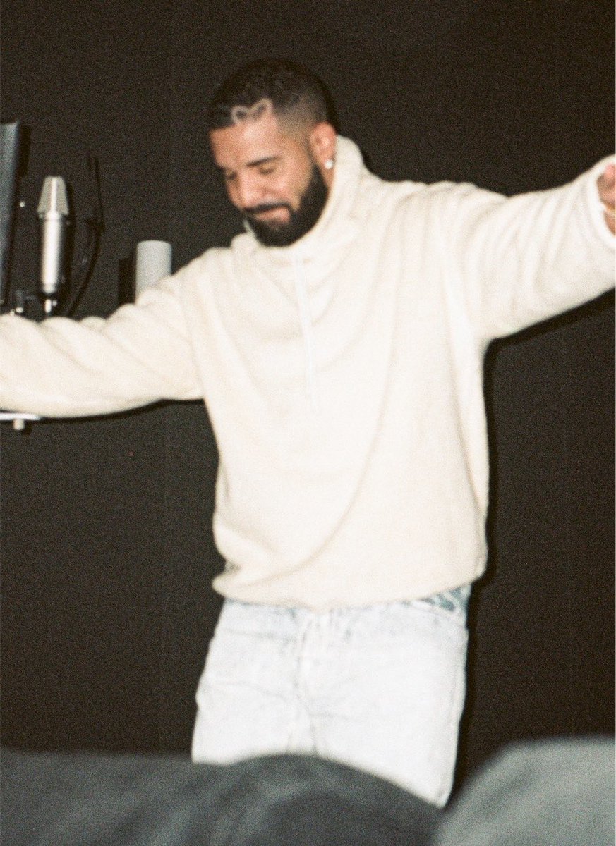 HipHopAllDay's tweet photo. Drake was the most streamed rapper of July on Spotify with 1.81 BILLION streams across all credits 🔥🏆

It was his 17th consecutive month holding the title. https://t.co/DY3ykGUQWw