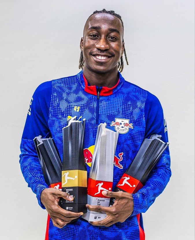 centregoals's tweet photo. 🚨🚨| NEW: Yan Diomandé's move to Real Madrid is being held up due to a 𝐁𝐑𝐄𝐀𝐂𝐇 𝐎𝐅 𝐂𝐎𝐍𝐓𝐑𝐀𝐂𝐓 claim from his former agent Max Gradel. ⚠️🇨🇮

Real Madrid negotiated the deal with Roc Nation and were unaware of any issue with Gradel.

[@diarioas] https://t.co/wEasjVmtl9