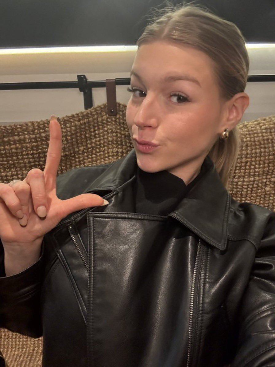 Reine_Eva_11's tweet photo. J’aime trop défoncer les merdes #leshommes  
Vous êtes vraiment tous mes petits jouets. 

Je suis addictif. 
Une fois à mes pieds, tu ne repars plus jamais ✨🥴

Je cherche un soumis pour une appartenance totale. https://t.co/22PtCw1f0w