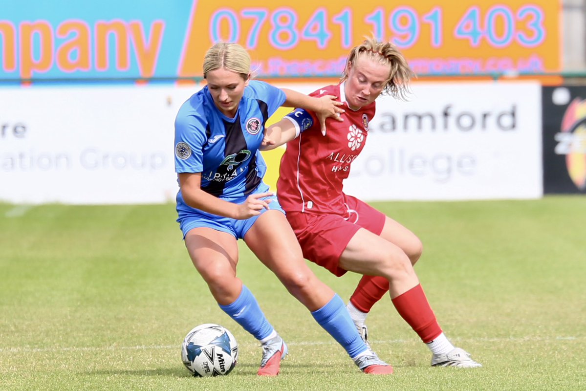Jayphoto1993's tweet photo. Action shots from todays first preseason friendly @StamfordWomen vs @HistonLFC #footballforeveryone #FootballPhotography #matchday #WomensFootball @AllisonHomesUK @LincsOLSport @NonLeaguePaper https://t.co/kv8jU4mNSl