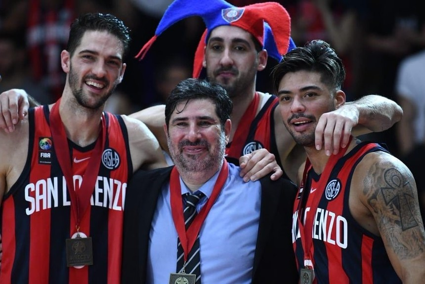 comunidadcuerva's tweet photo. 🏀Con las deudas ya saldadas, el @CASLABasquet anuncia el regreso de Marcos Mata y el Penka Aguirre, históricos campeones del basquet de #SanLorenzo! https://t.co/ykZBJOA3f2