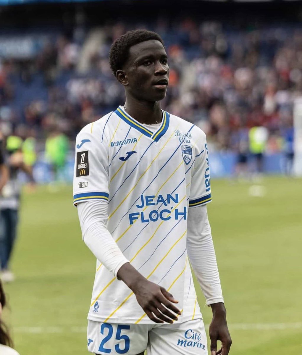 JoueursSN's tweet photo. 🎙️ Souleymane Faye :

"Je suis très fier de rejoindre le FC Lorient. Dès les premiers échanges, j’ai senti une vraie confiance de la part du club. Abdoulaye Faye, mon cousin, m’en a dit le plus grand bien."

[@FCLorient] https://t.co/lNL2NtylwU
