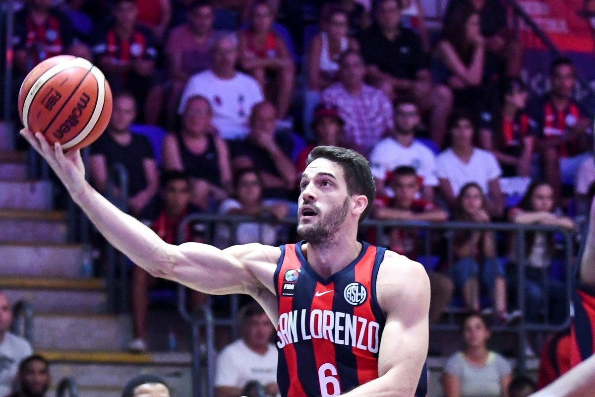 comunidadcuerva's tweet photo. 🏀Con las deudas ya saldadas, el @CASLABasquet anuncia el regreso de Marcos Mata y el Penka Aguirre, históricos campeones del basquet de #SanLorenzo! https://t.co/ykZBJOA3f2