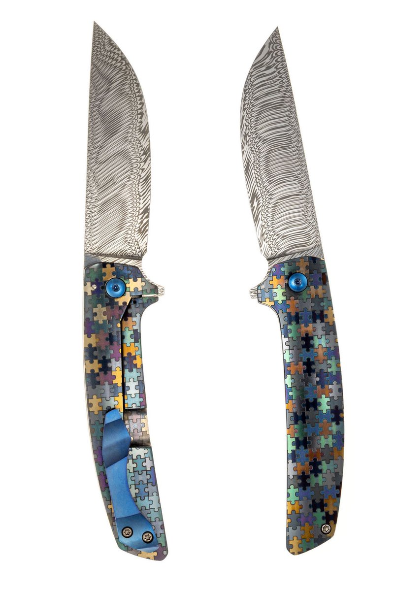 noblie_eu's tweet photo. Inspired by Bartosz Herman’s Puzzle finish, we developed our own laser-engraved puzzle pattern for a titanium framelock folder. The colors shift with the light, while the Damascus blade adds another layer of texture. What do you think of the result?#CustomKnives #KnifeMaking https://t.co/ljjZ4z9F8L
