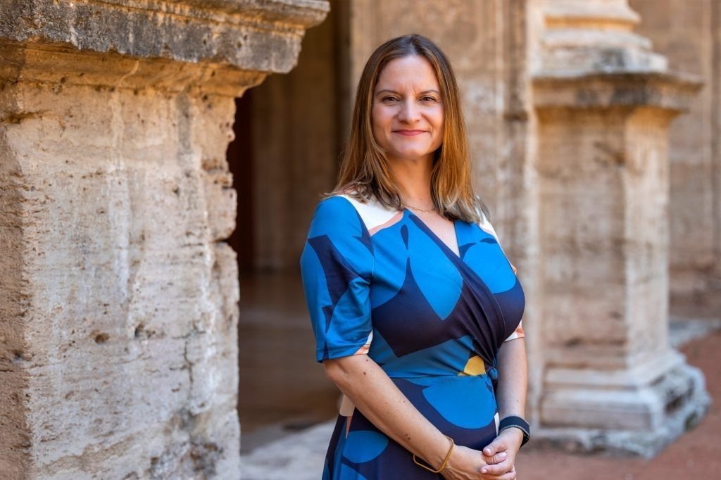 Sentandreu's tweet photo. La nueva presidenta de la catalanista  Acadèmia Valenciana de la Lengua @AVLoficial, M. Àngels Francés,  se reunirá con la presidenta de la organización independentista Acción Cultural del País Valencià @AccioCulturalPV, Anna Oliver. Como si se tratara de un rito de pleitesía diplomática o protocolaria entre entidades catalanistas, la Presidenta de la @AVLoficial recibirá a la "embajadora" del .CAT en Valencia para hablar de financiación tal como lo hizo ahora hace un año la anterior presidenta de la AVL, Verónica Cantó. 
La batasuna Academia independentista Valenciana AVL recibirá este año 2026 un presupuesto de 3,2 millones de euros aprobado por @ppopular y @vox_es a los que se le sumarán 333.170 euros aprobados por el Consejo de Ministros el 14 de julio de 2026 a propuesta de la ministra  socialista  @DianaMorantR.
@NunezFeijoo @JFperezllorca
 @JoseMa_Llanos @VOX_Valencia