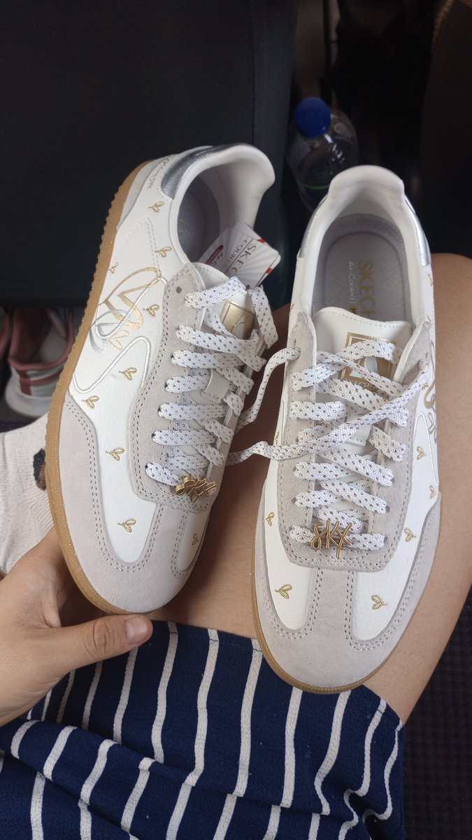 jossssmiles's tweet photo. No me compro auriculares "para no gastar" pero si me compro zapatos cada vez que me gustan 😞 https://t.co/vippfWhcKr