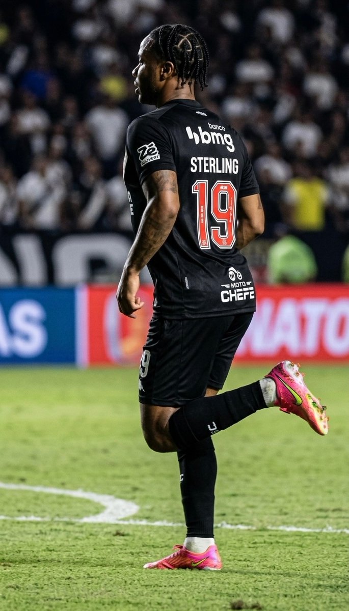 djvava49's tweet photo. Raheem Sterling no Vasco da Gama renderia MUITA RESENHA, Funk Carioca e torcedor imitando o jeitinho dele correr. Precisamos desse caos! https://t.co/YJDxRbtIFp