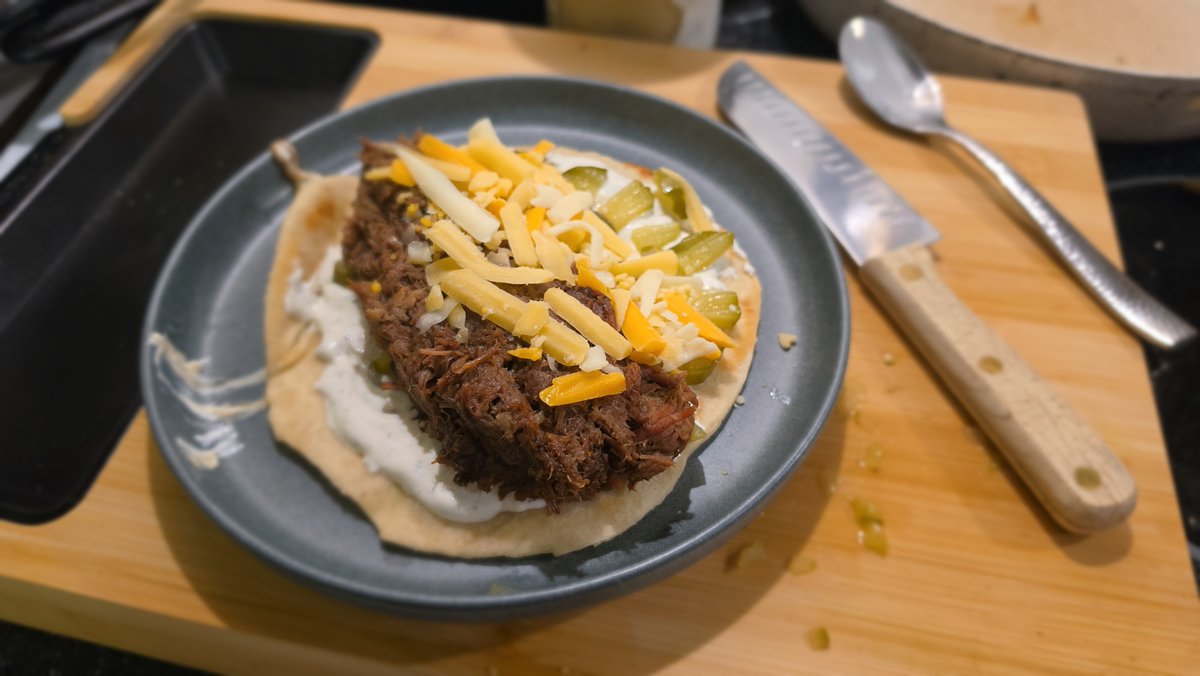 killdog99x's tweet photo. @MelonieMac Made American Gyros, slow cook shredded beef, dill dip and spicy pickles on sourdough flatbread. https://t.co/2nIJwsnqVX