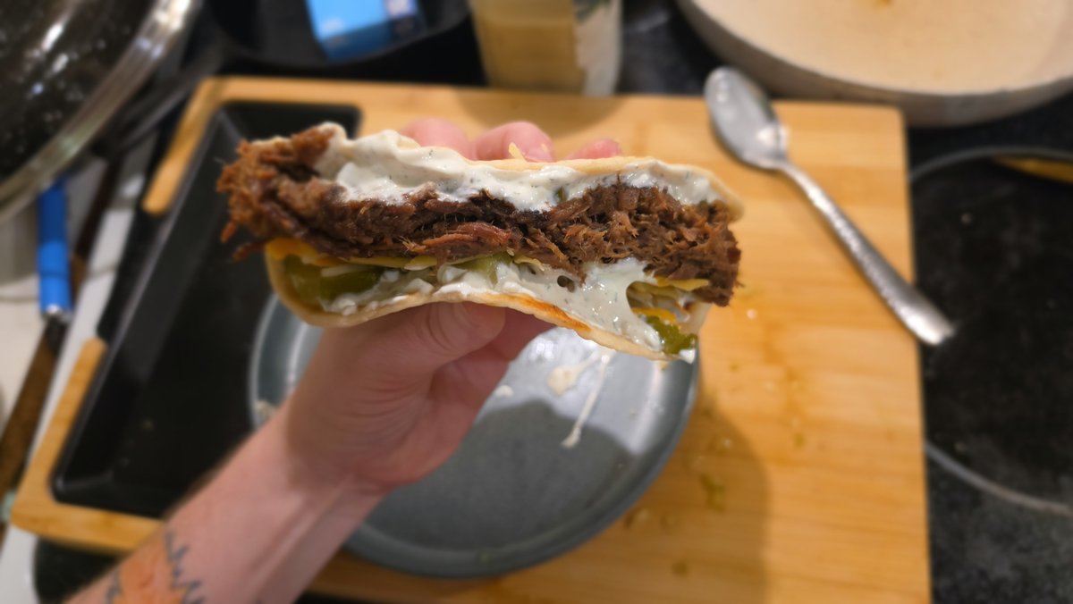 killdog99x's tweet photo. @MelonieMac Made American Gyros, slow cook shredded beef, dill dip and spicy pickles on sourdough flatbread. https://t.co/2nIJwsnqVX