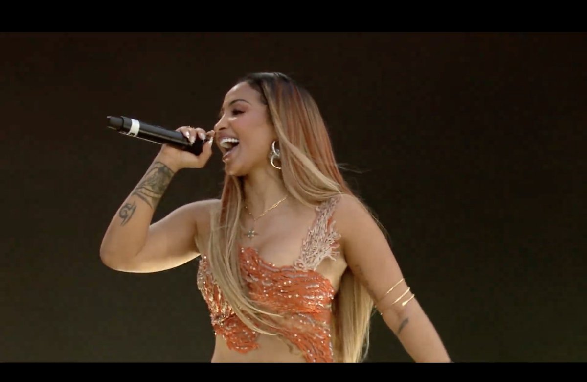 JuniorRodigan's tweet photo. Commanding performance by 
SHENSEEA 
right now at 
#ReggaeLandUK https://t.co/y5utAYOtqK