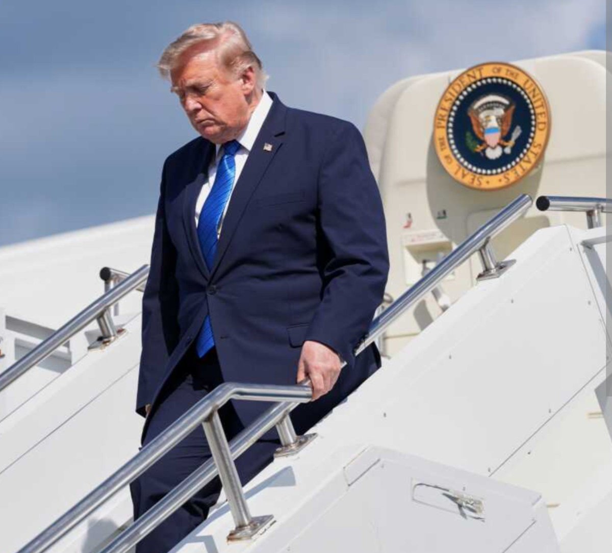 PrijateljNaroda's tweet photo. Од данас свакодневно качим Трампа само да нервирам екавске усташе које се јуче распомамише због транспарента. https://t.co/QBVArVlxfH