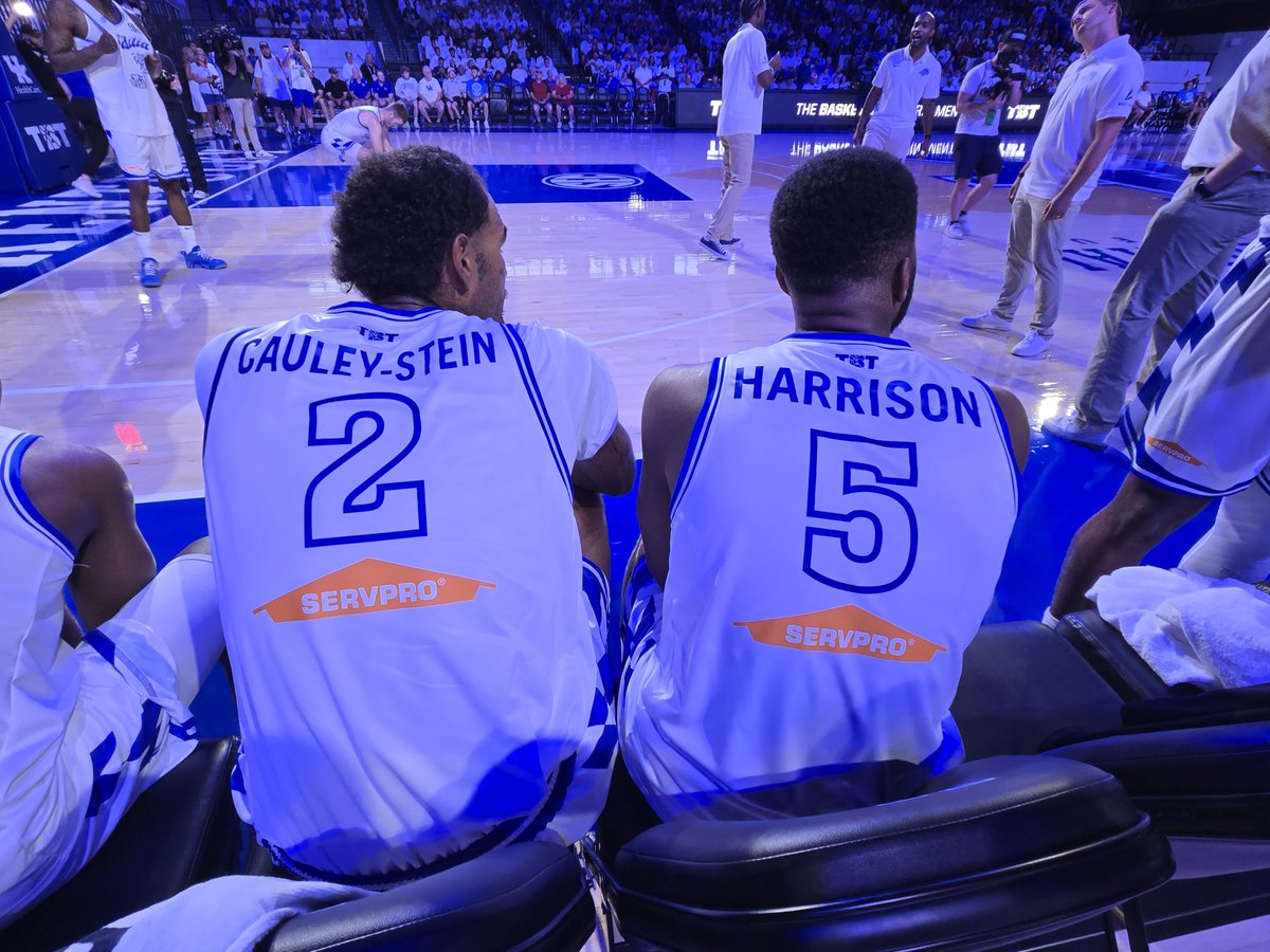 LaFamiliaTBT's tweet photo. We will never forget the great run these two had!

La Familia for life! 😼 https://t.co/TWweqg7cqB