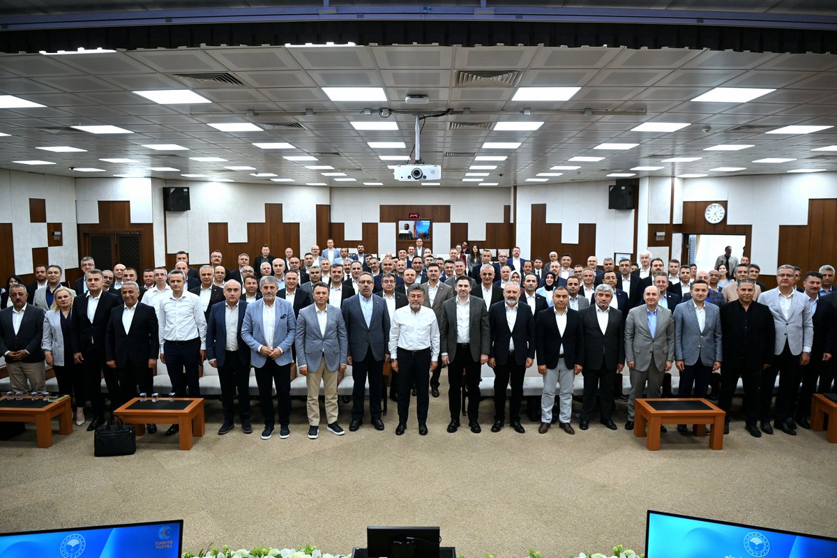 EdirneTrm's tweet photo. 📍 İl Tarım ve Orman Müdürleri Koordinasyon Toplantısı Gerçekleştirildi 🌾🤝

Tarım ve Orman Bakanlığımız tarafından düzenlenen İl Tarım ve Orman Müdürleri Koordinasyon Toplantısı, Ankara Atatürk Konferans Salonu'nda gerçekleştirildi.
@TCTarim 
@ibrahimyumakli https://t.co/YVO5rklBFG