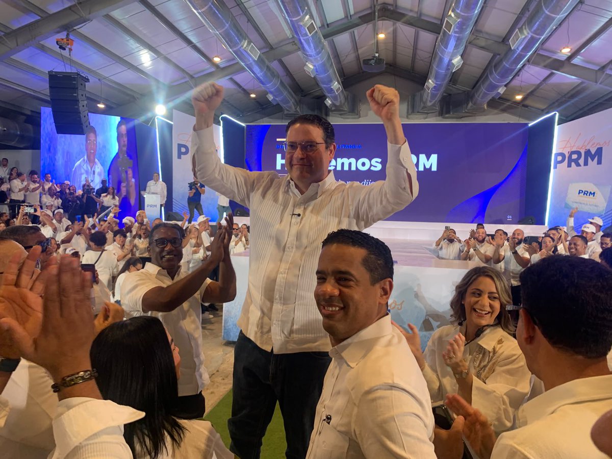 RdVoces's tweet photo. Las nuevas generaciones son el presente y el futuro del PRM. En #HablemosPRM seguimos escuchando a la juventud, promoviendo su participación y construyendo un partido más unido, cercano y preparado para los nuevos retos. 🇩🇴💙
@GloriaReyesG @SanzLovaton
#HablemosPRM #Juventud #PRM #Participación #Unidad #Futuro #LiderazgoJoven #Compromiso #RepúblicaDominicana @SanzLovaton @GloriaReyesG