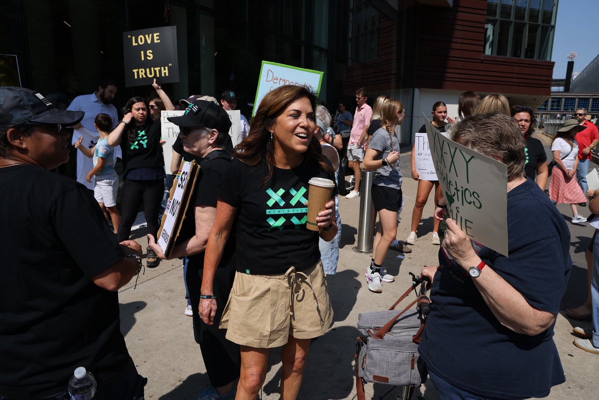 GrageDustin's tweet photo. Michele Tafoya is a national treasure.

Send her to the U.S. Senate, Minnesota. https://t.co/bjX7TqvOcz