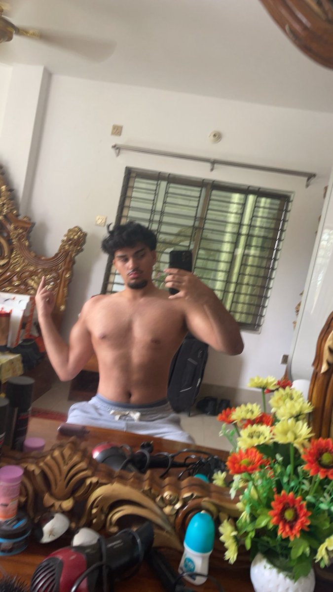 efrankarim1's tweet photo. Should I get full naked https://t.co/UGCRc64aY2