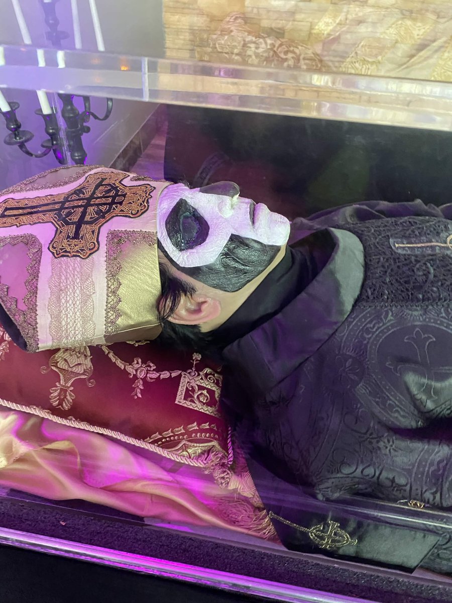 D3C4Y3D_'s tweet photo. Its been a year since ive seen my beautiful wife in his tank💔 https://t.co/1JJiMMabOZ