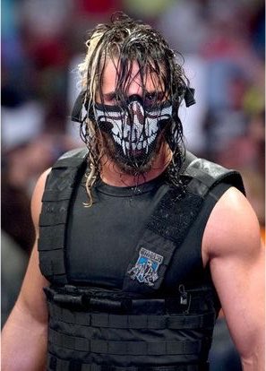 WrestlePurists's tweet photo. Seth Rollins arrives in his Shield mask

#SummerSlam https://t.co/yLIkpdgql3