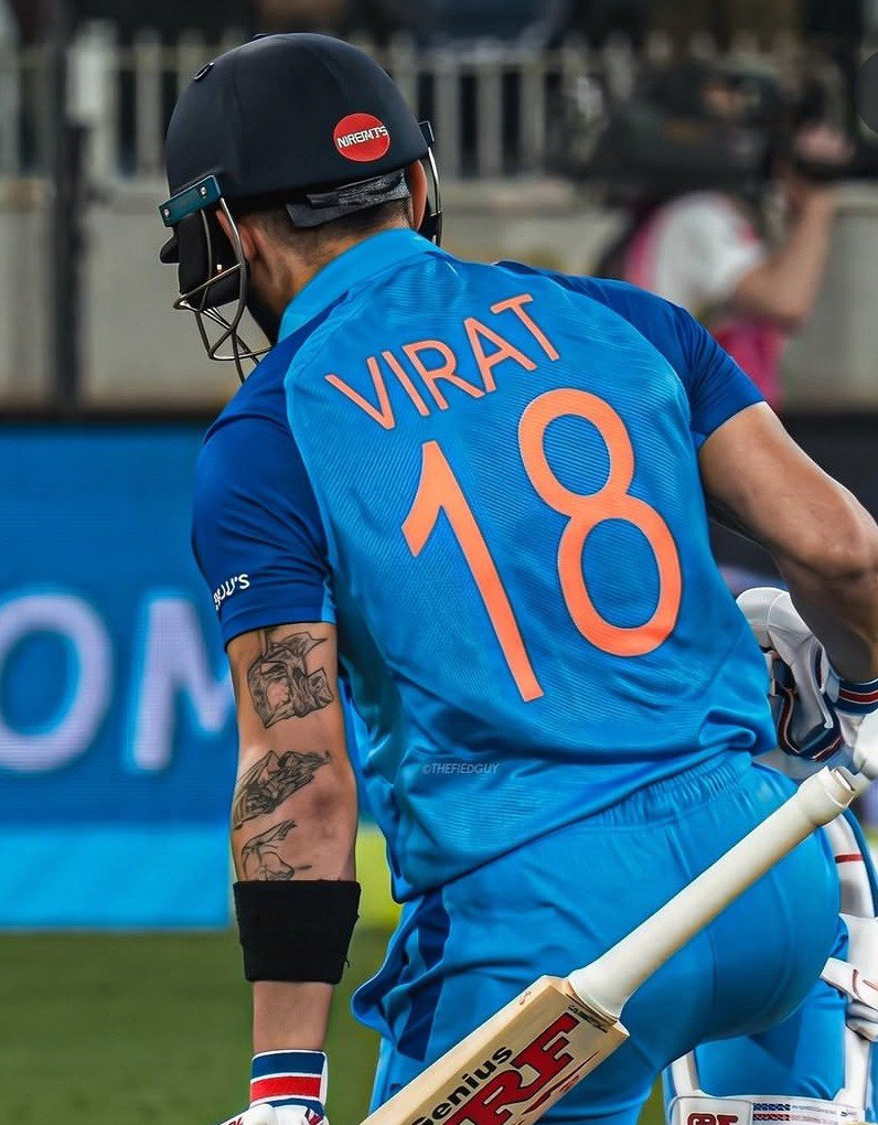 AddictedKohli's tweet photo. When its jersey no.18 you legit get sured that the ass down is very meaty and giant 🍑🤤 https://t.co/fqylPKI8iT