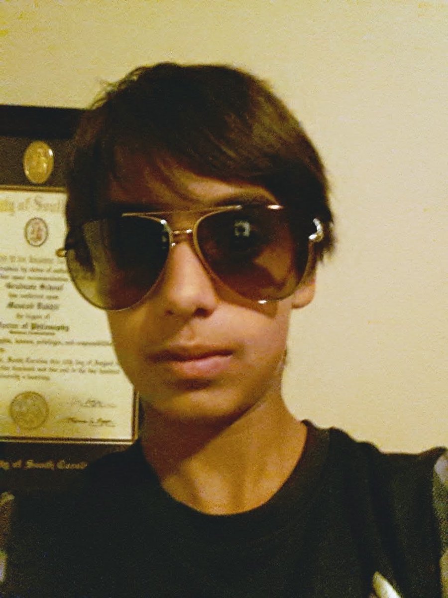 Aleskanderai's tweet photo. hi x, i'm alex!!

been posting for a couple weeks but never did a proper intro, so here it is:

2 months ago i dropped out of ksu and quit my pe internship to move to sf and be cmo at @openswarm_

before this i built a snapchat filter that hit 30m users

made anime skits that did 100m+ views

new to the city, so if you're into cafe hopping or want to trade GTM/Growth ideas hmu!