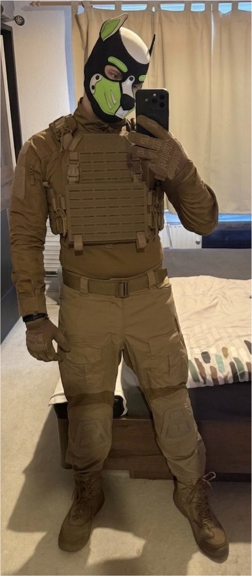 pup_Helix's tweet photo. My 2. Outfit is in preparation🤤 https://t.co/eeAfKm4klw