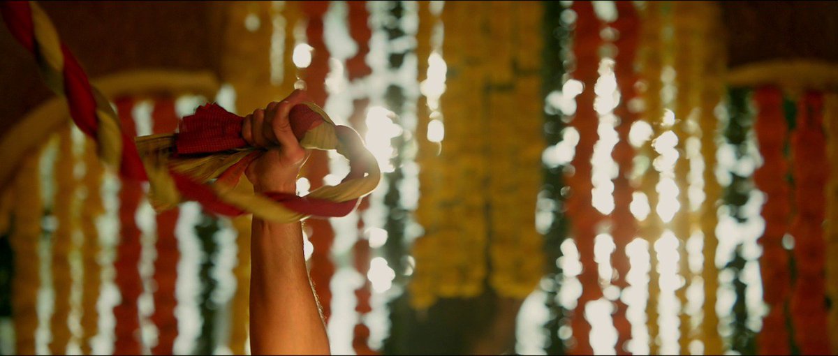 thepokiri_'s tweet photo. ముసలి తథా ముడత ముఖం
మురిసి పోయెనే
గుడిసె పాక గుద్ది దీపం
మెరిసిపోయినే
రచ్చబండ పక్కనున్న రాములోరి గుళ్లో గంట
రంగ రంగ సంబరంగా మొగెనె
వచ్చాడయ్యో సామి.....🛐 https://t.co/tKjkqHypYK