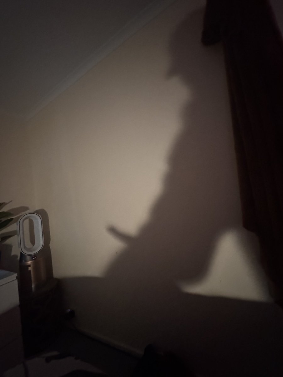 Bayhungbouy79's tweet photo. Shadow play https://t.co/BjOA1N6Lnq