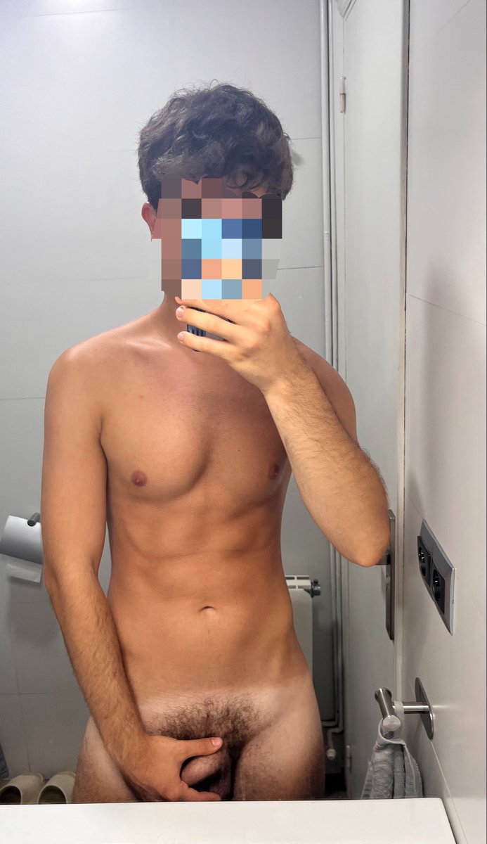 twinkmark__'s tweet photo. Should I shave? https://t.co/cQy12FgOcE