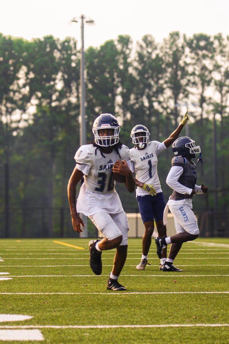 KingShabazz28's tweet photo. Had a great practice at gresham park. https://t.co/6fnoAs6ahW