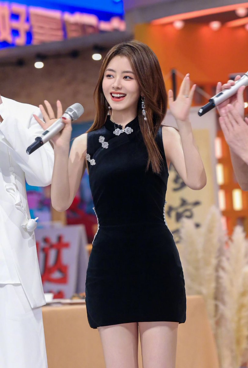 EuraBigger's tweet photo. Just finished the hottest variety show challenge! The laughter and unexpected surprises are still buzzing in my head  Cannot wait to share this fun ride with fellow fans!， https://t.co/llrx4UqIF4