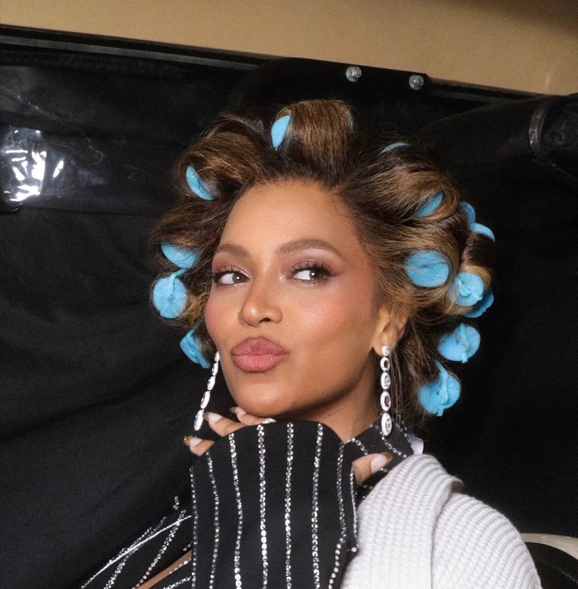 beychels's tweet photo. THIS IS A SOCIAL EXPERIMENT!

comment the first beyoncé song that comes to your mind when you see this! https://t.co/hZJd9hy4cx