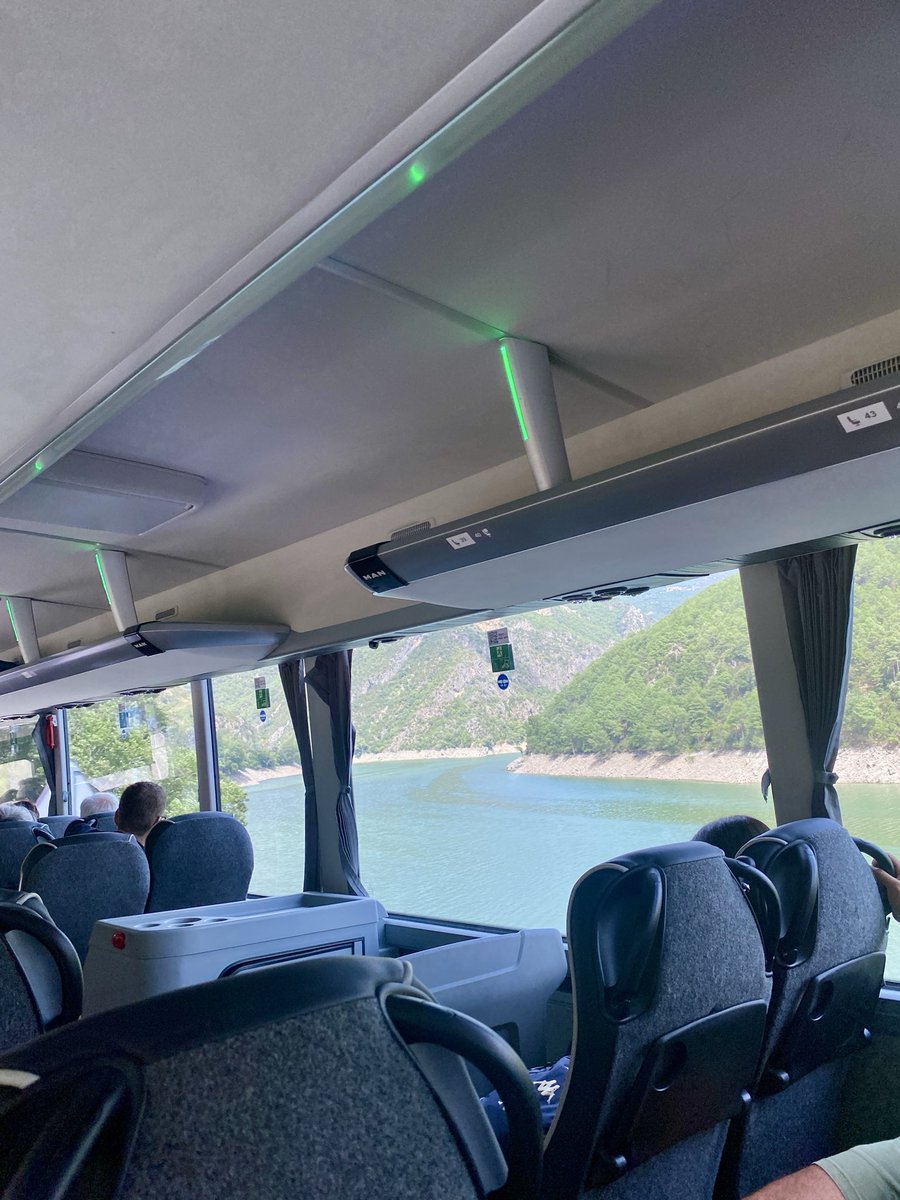 explorememo's tweet photo. バルセロナ空港のバス乗り場7-12のどれかから発車する。大型バスが並んでて同じくアンドラ行きのAndbusもこちらから🚌10分前にバス来てほぼ定刻通り出発。Wi-Fiあるぽかったけど使えず。充電、途中休憩なしACとトイレあり。空いてた！バルセロナ空港T1,T2バルセロナサンツ⇆アンドラに停車する。 https://t.co/hvvgIAppwJ