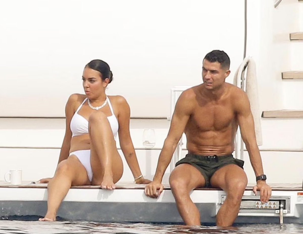 TouchlineX's tweet photo. 🚨 𝗡𝗘𝗪: The wedding of Cristiano Ronaldo and Georgina will take place on the 8th of August, in Madeira.

— @TheSun https://t.co/zgP0LVQbHX