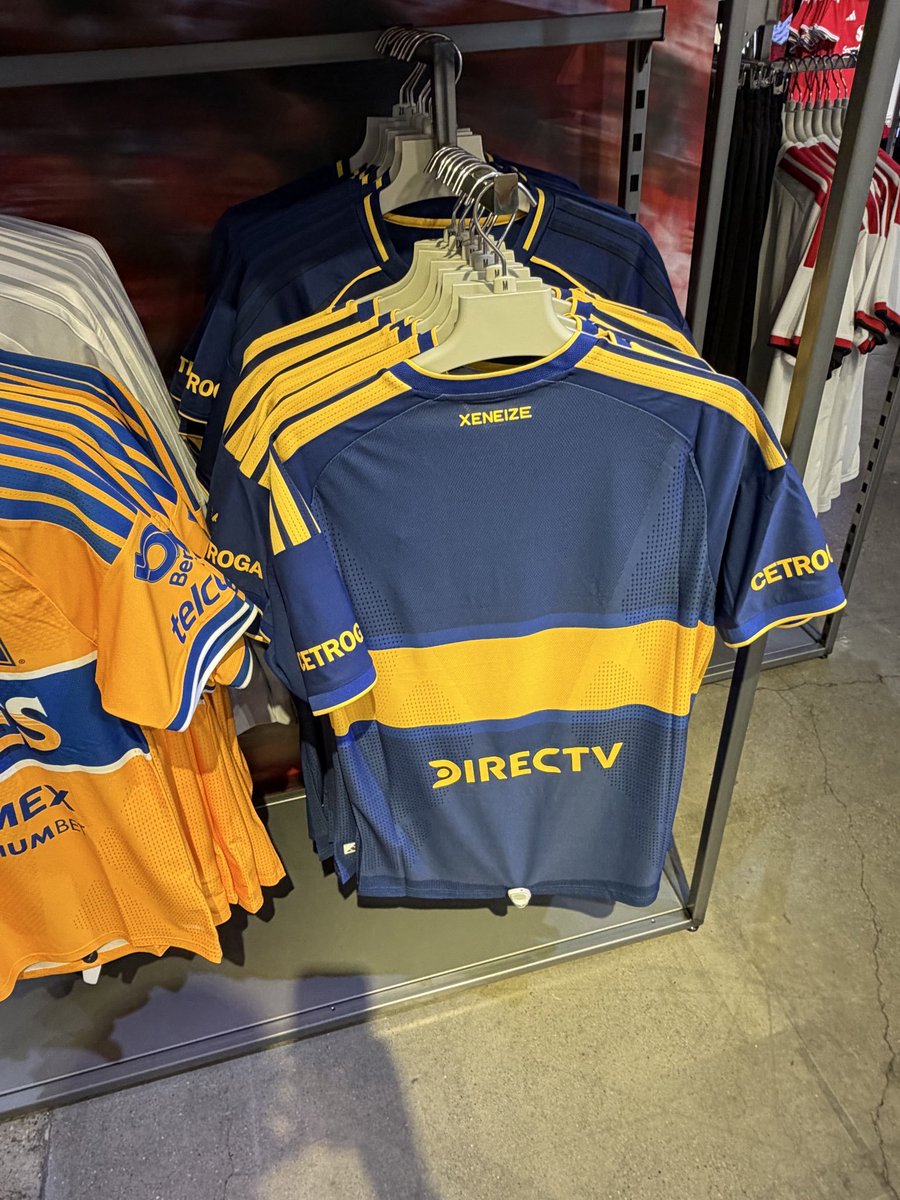 marto_m3's tweet photo. En 🇺🇸Nueva York ya se vende a U$S160 la camiseta de Boca Adidas 26/27 versión jugador.

#MartoIndumentaria https://t.co/Gon7hIi6xj