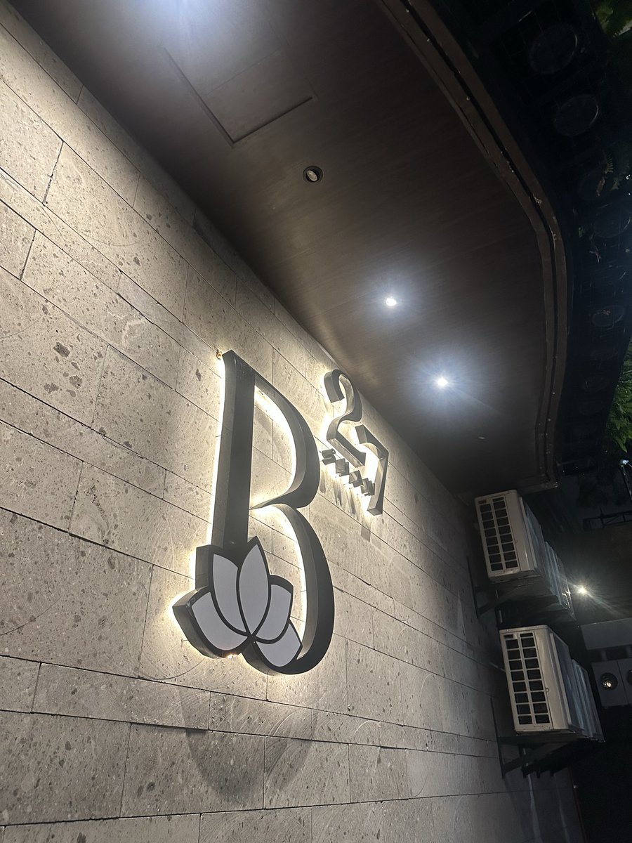 kkboy04's tweet photo. I couldn’t get a massage today because the therapist I wanted was fully booked. But it’s okay, I still had a good time just hanging out at the bar, having a few drinks, then grabbing some noodles afterward. 😂 B by @27shawspa https://t.co/r8reM7WZtb