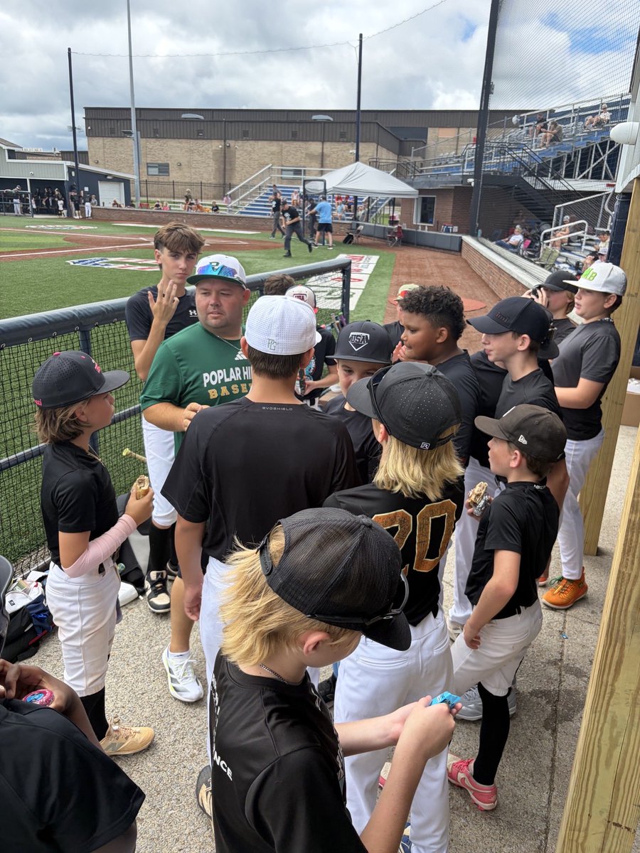 PHMBaseball's tweet photo. Great day for our Bobcats in the annual umpires clinic! Great time getting to know each other and put in work!

#bluecollar

@PHMS_Bobcats @sneeda_PHMS https://t.co/np3qKslwee