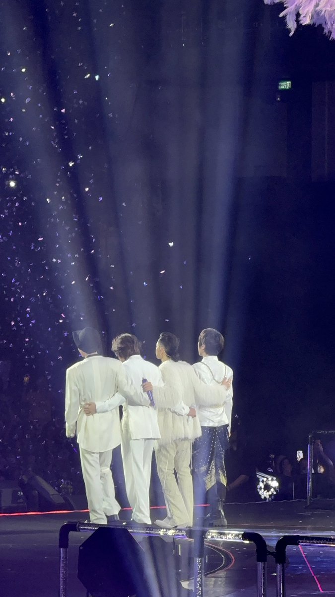 TORRESTAN's tweet photo. ดีใจที่ศิลปินที่เรารักในตอนที่เราไม่มีตังค์เพราะยังเรียนประถม มาหาเราในตอนที่เราพอไปเจอได้ มีความสุขมากจริงๆ ขอบคุณอาซิ่นที่ทำให้เกิดโปรเจคนี้ขึ้นมา 
จะเป็นความทรงจำที่ดีไปตลอดชีวิตเลย
โปรดัคชั่นอลังการสมราคาบัตร 

#F4 #Mayday
#FFOREVER1stWorldTourBKK
#FFOREVER1stWorldTour https://t.co/uVYr6bFvGM