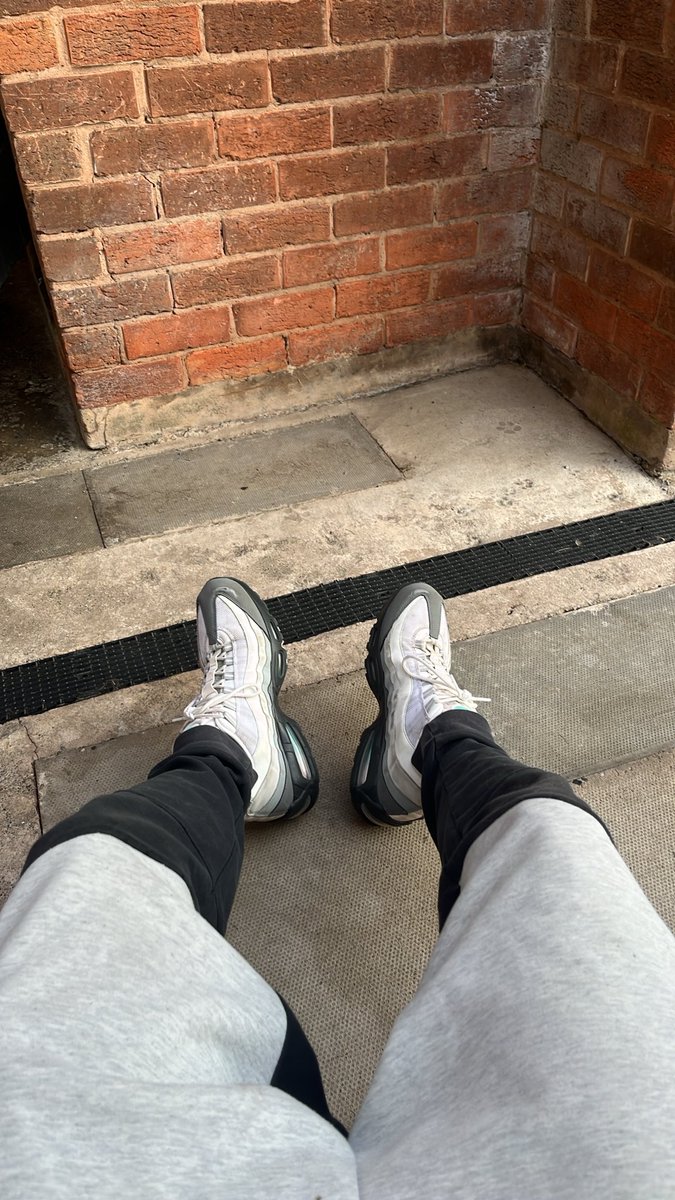 masterturell2k's tweet photo. Get on ur knees and start sniffing👃🤤

#scallymaster #scallydom #chav #sneakermaster #badmastersboys #cashmaster #cashslave #moneyslave #footslave #humanatm #findom #findomgod #findomkings https://t.co/QiIZYw5rHP