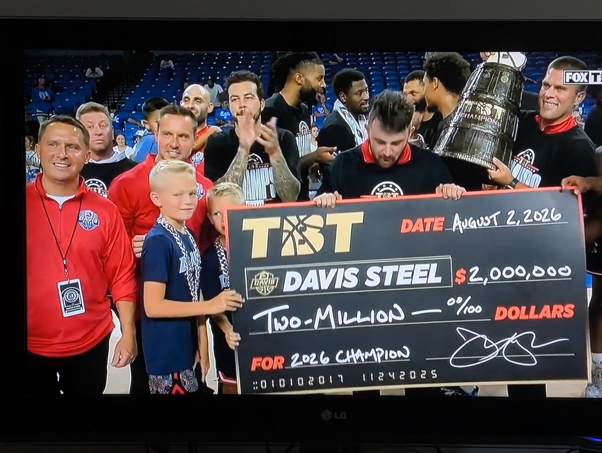 zoomthetbt's tweet photo. that's a lot of money https://t.co/6aG0KSi13W